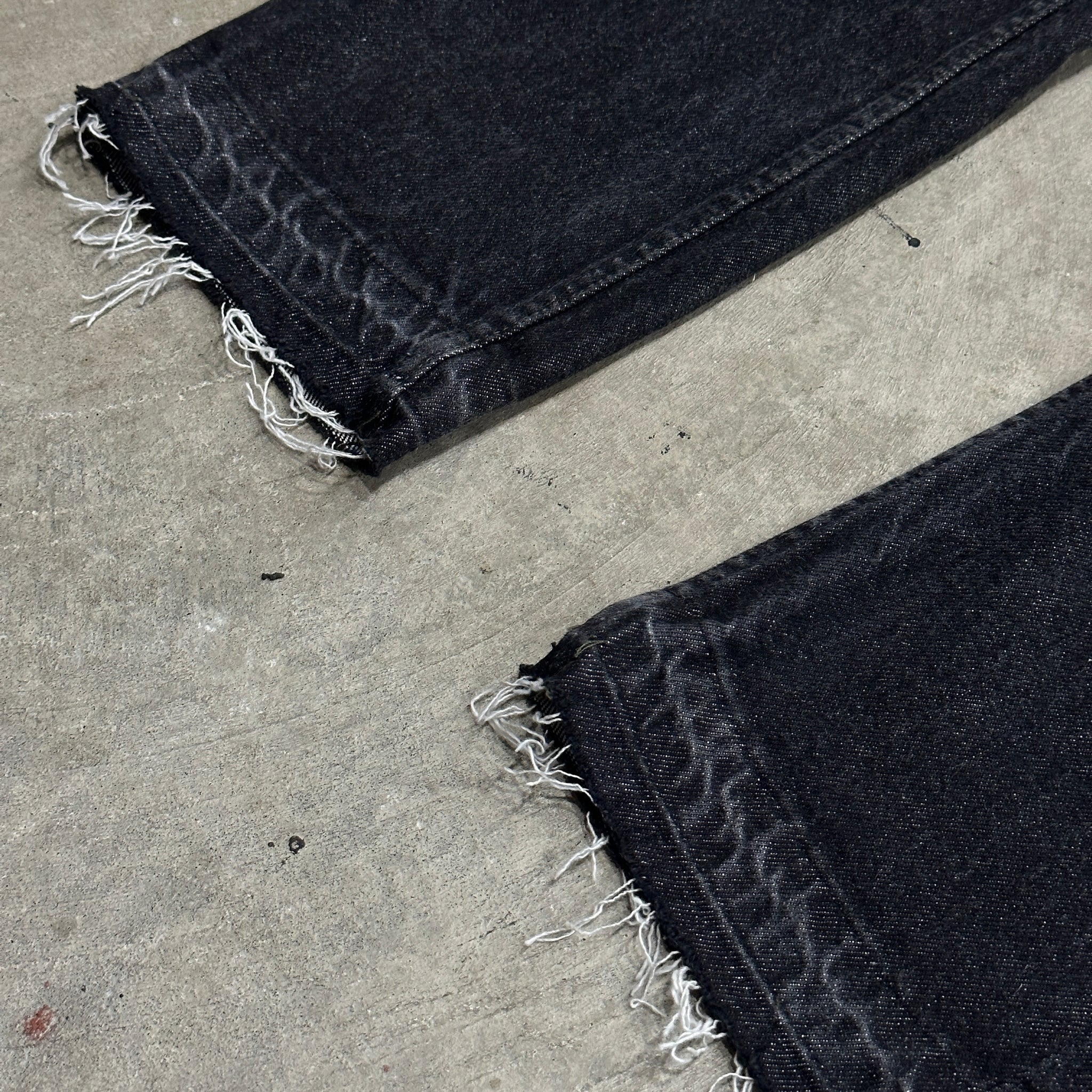 1980s Levi's 505 Faded Ash Black Released Hem Jeans